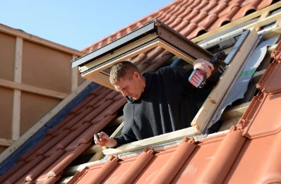 Pose de fenêtres de toit Velux à Bourg-de-Sirod